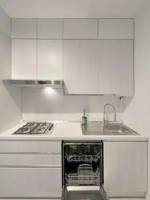 Cucina o angolo cottura di Thomas House on Train Tracks