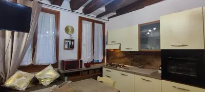 Cucina o angolo cottura di Suite Haven in Venice with private SPA