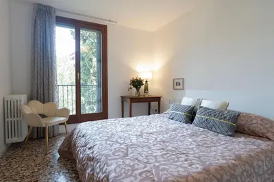 Letto o letti in una camera di Stupendo Luxury Apartment Canal & Garden View