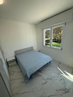 Letto o letti in una camera di WHITE APARTMENTS - Solo per famiglie- WALTERIGATO APARTMENTS