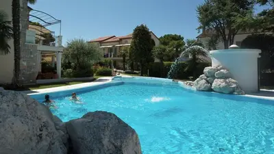 Piscina di Liro Apartments o nelle vicinanze