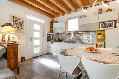 Cucina o angolo cottura di Stylish house near Venice With Parking