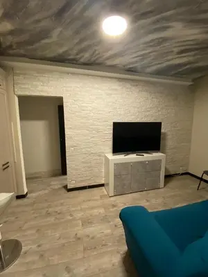 TV o dispositivi per l'intrattenimento presso Appartamento SOLO 1 camera da letto soggiorno con angolo cottura completo e bagno Tutto ad uso esclusivo max 2 persone