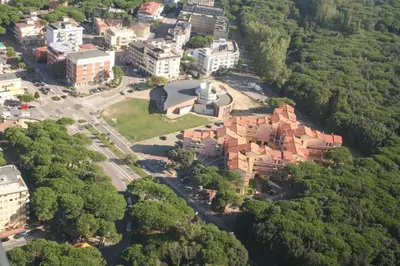 Vista aerea di Apartment with pool near the beach