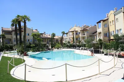 Piscina di Residence Mediterranee Family Apartments o nelle vicinanze