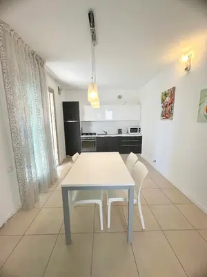 Cucina o angolo cottura di VILLA RENZO- PARCHEGGIO E GIARDINO PRIVATI a pochi passi dal mare