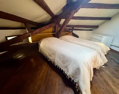 Letto o letti in una camera di Attic Lagoon View