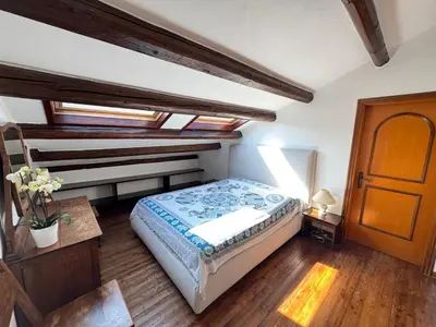 Letto o letti in una camera di Attic Lagoon View