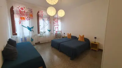 Letto o letti in una camera di La casa ai Frari - appartamento su tre livelli - Venezia centro