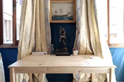 Planimetria di Scenic Artist's Home on Canal in City Center 100 Square Meters