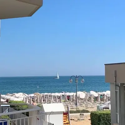 Suite bianca fronte mare