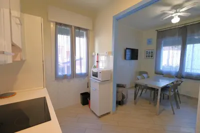Cucina o angolo cottura di CASA ROSSA tre camere in centro