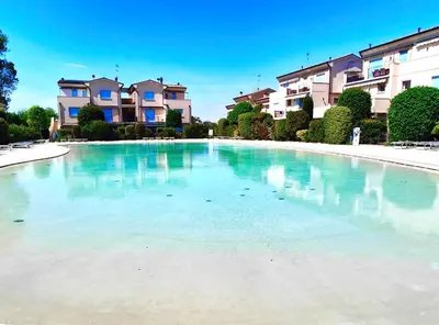 Piscina di HOLA borgo dei fiori o nelle vicinanze