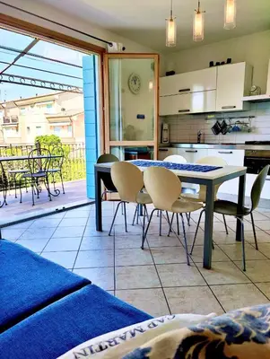Cucina o angolo cottura di HOLA borgo dei fiori
