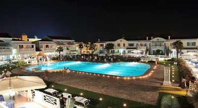 Piscina di Duplex 3 CAMERE 2 BAGNI PIAZZA DRAGO o nelle vicinanze