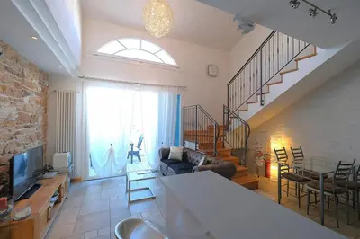 TV o dispositivi per l'intrattenimento presso Duplex 3 CAMERE 2 BAGNI PIAZZA DRAGO