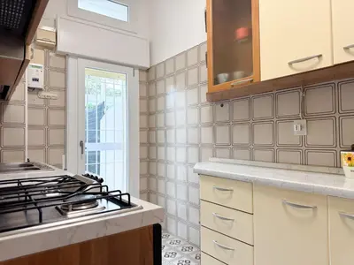 Cucina o angolo cottura di Intera casa, 100 m dal mare, grande giardino