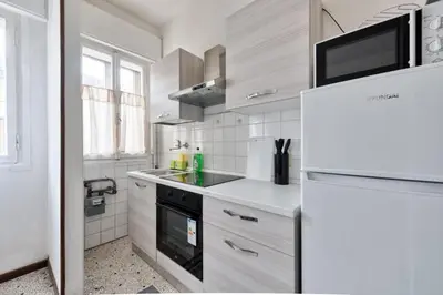 Cucina o angolo cottura di Cozy Miranese Venice Apartment