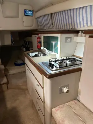 Cucina o angolo cottura di The boat experience Hotel galleggiante in barca
