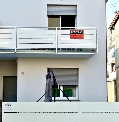 Balcone o terrazza di GIGI HOUSE - appartamento PIAZZA MAZZINI - 200m dal mare CON POSTO SPIAGGIA