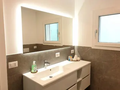 Bagno di Piscina Fronte Mare & Terrazza - JL Blue Apartments C25