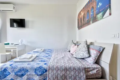 Letto o letti in una camera di Arish Downtown Venice Apartment