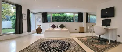 TV o dispositivi per l'intrattenimento presso The House of Marbles