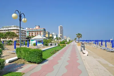 Vista generica sul mare o vista sul mare dall'interno dell'appartamento