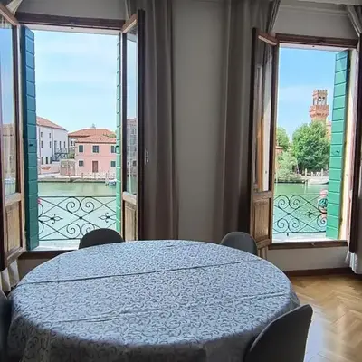Moretti flat Canal View