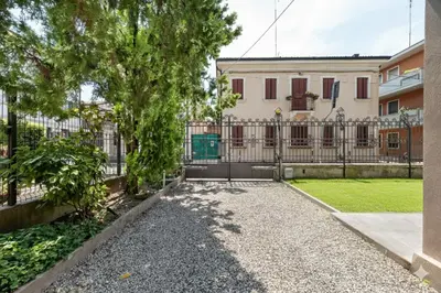 Giardino di Elegant City-Center Apartment in Villa - Private Parking