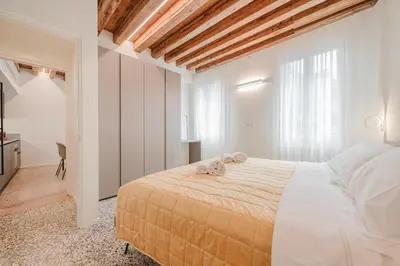 Letto o letti in una camera di San Matteo Rialto Terrace Apt