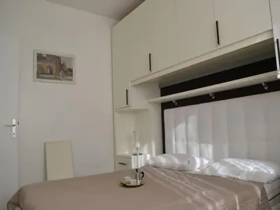 Letto o letti in una camera di Renovated flat with pool and terrace near the beach