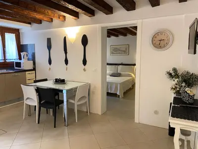 Letto o letti in una camera di BLACK & WHITE HOME, an oasis in the city center