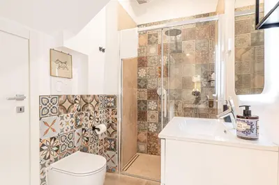 Bagno di Modern Apartment in Villa with Garden - Easy Parking