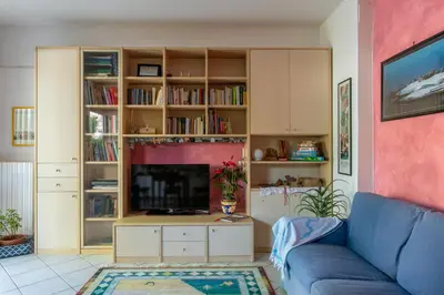 Biblioteca nella casa vacanze