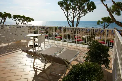 Vista generica sul mare o vista sul mare dall'interno dell'hotel