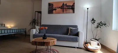 Area soggiorno di Modern Apartment 15-min-to-Venice