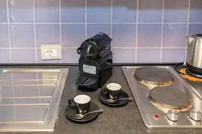 Set per la preparazione di tè e caffè presso Charming One-Bedroom Apartment in Authentic Venice, Biennale Area