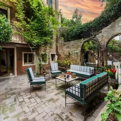 Dimora Orlando A breathtaking Venetian mansion with Private Courtyard!
