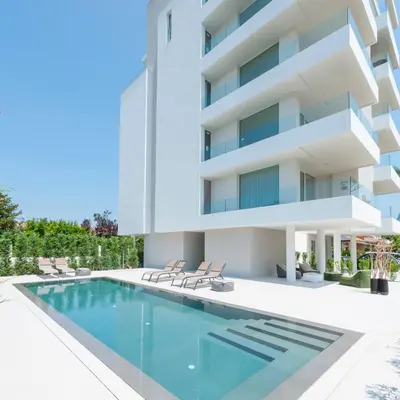 Piscina di Attico 6 posti letto Zona Piazza Aurora 280m dal mare o nelle vicinanze