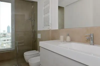 Bagno di Attico 6 posti letto Zona Piazza Aurora 280m dal mare