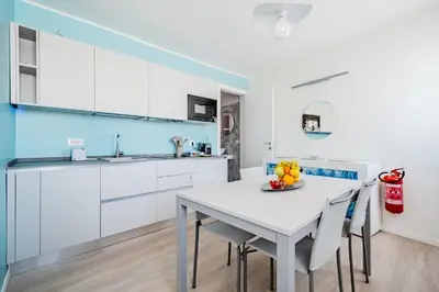 Cucina o angolo cottura di Suite Mondrian e Suite Monet 100m dalla Biennale