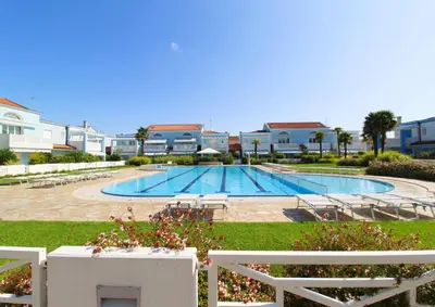 Piscina di Residence Antenore Vista Piscina o nelle vicinanze