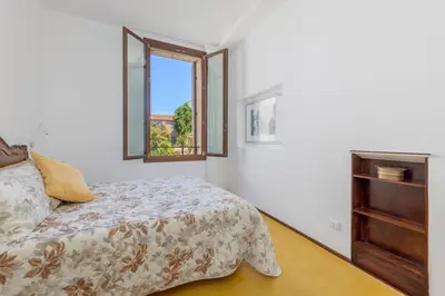 Letto o letti in una camera di Casa dell'Aviatore con terrazza sul giardino