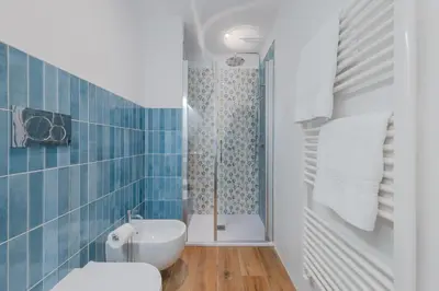 Bagno di Casa dell'Aviatore con terrazza sul giardino