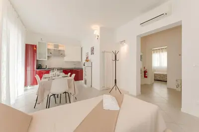Cucina o angolo cottura di Trilocale riammodernato vicino a Venezia & Riviera