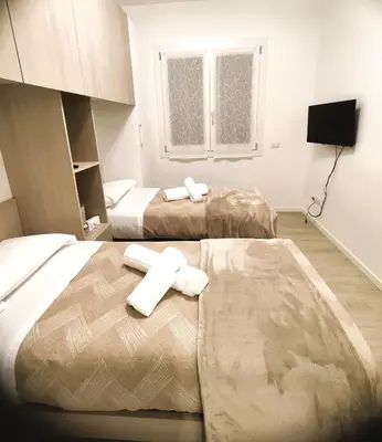 Letto o letti in una camera di Casa fiorita