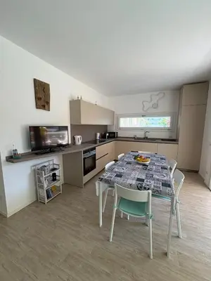 Cucina o angolo cottura di Laguna Palace - nuovo appartamento vicino al mare