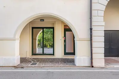 Facciata o entrata di Moderno appartamento in centro a Treviso - sotto i portici