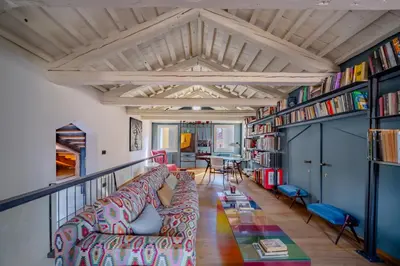 Biblioteca nell'appartamento